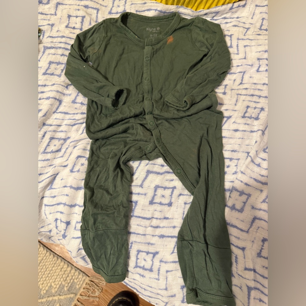 Kyte BABY Forrest green snap front closure bodysuit baby onesie bamboo